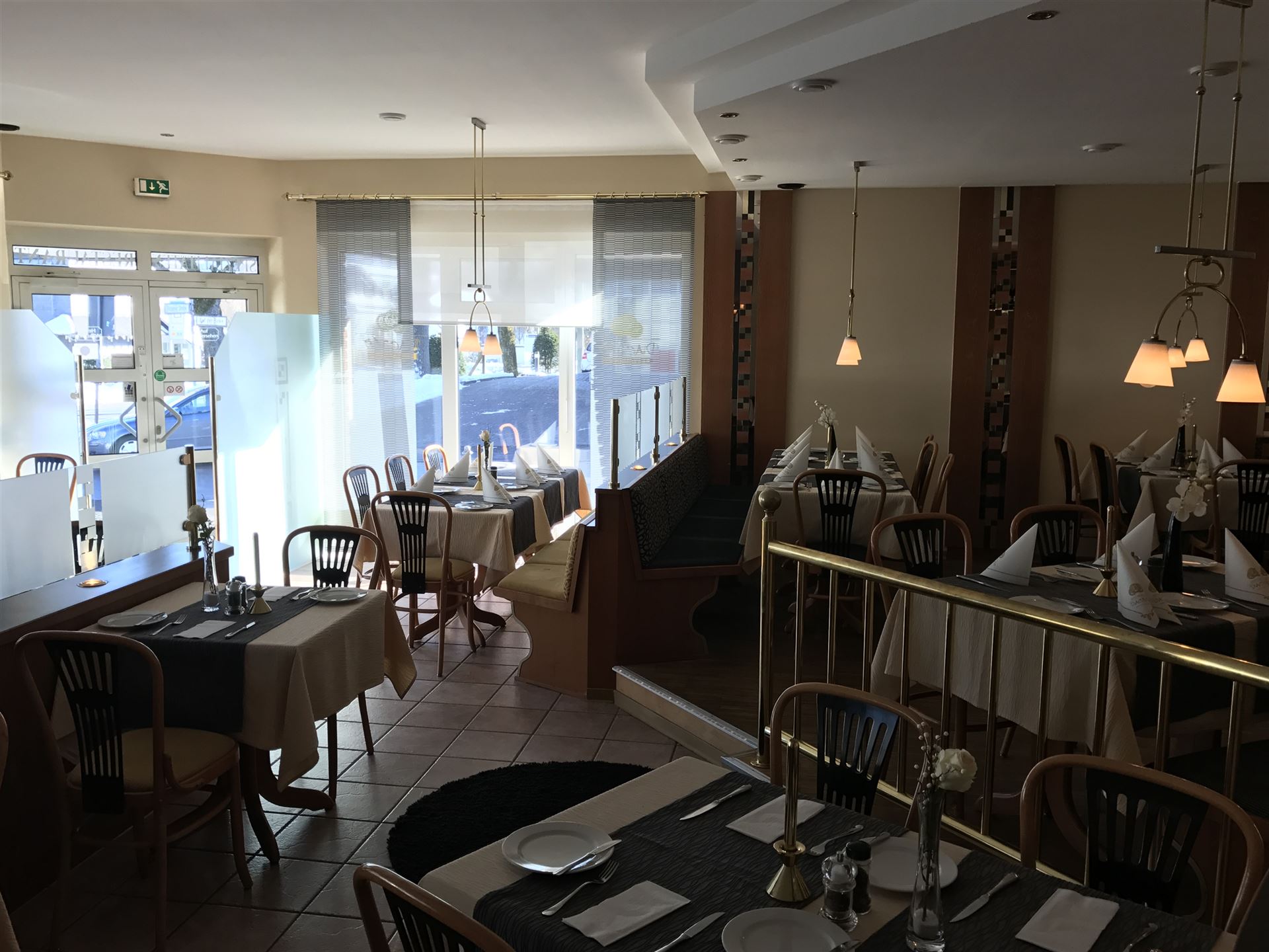 Bild zeigt das Restaurant, fotografiert in einer Ecke stehend